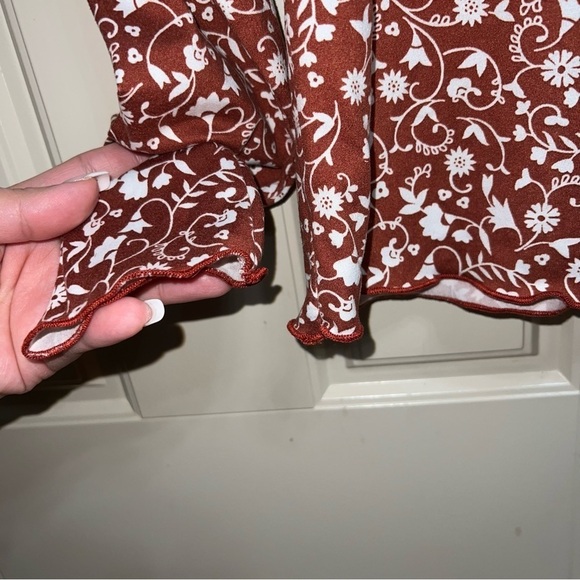 Olivia Rae Burnt Orange Floral Long Sleeve Crop Top Shirt Size Medium - Picture 4 of 8